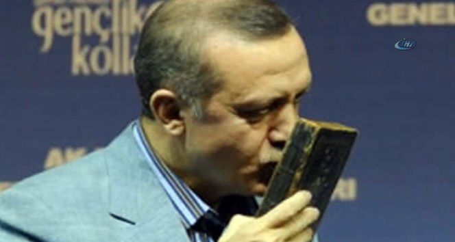 AbdullahSOnal's tweet photo. Allah Aşkına İyi Düşünün

Erdoğan ve AK Parti'den Başka
Bayrağa
Vatana
Millete
Devlete
Müslümana
Sahip Çıkan Var Mı? https://t.co/2C4RMevsSM