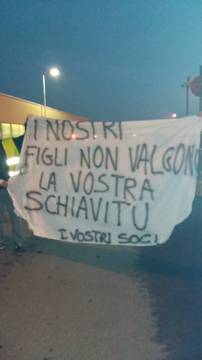 CgilBologna's tweet photo. Dall'alba è #sciopero #Filt #Cgil ai magazzini #Astercoop #CentraleAdriatica di Anzola #Bologna @Loretta42472128 https://t.co/fekgQxDhVl