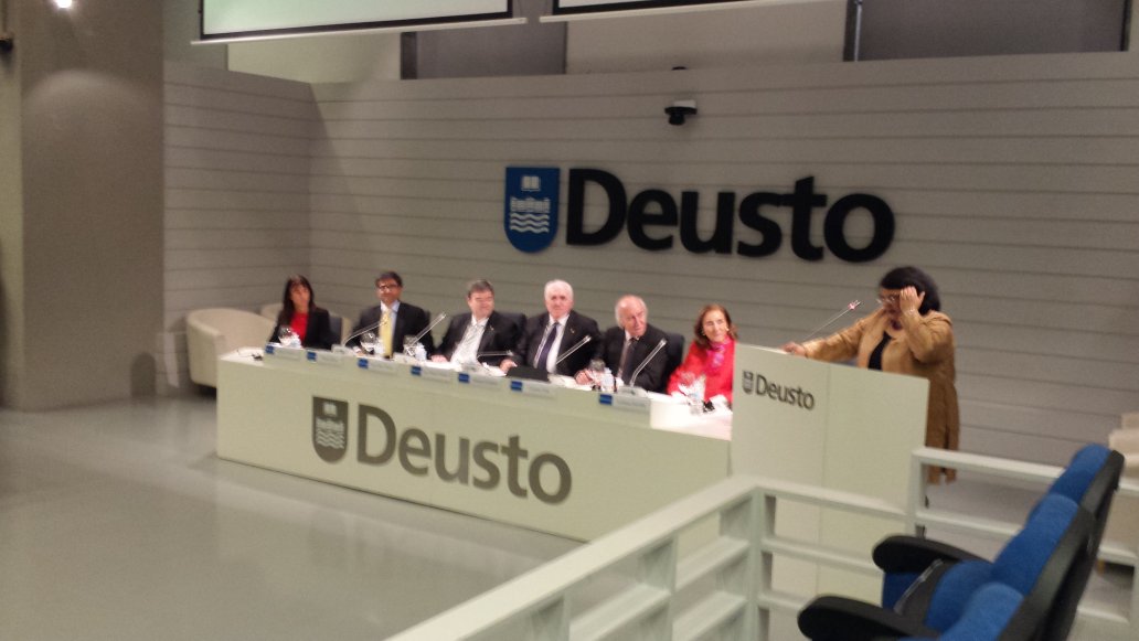 JesusRiano_'s tweet photo. Comienzan las jornadas "Diálogos con India" @DeustoAlumni https://t.co/LUspkkgNNi
