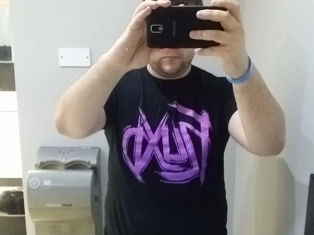 CausticMemories's tweet image. @YogscastLalna @nanosounds fridays in work can get absolutley #fluxd its a shame i missed you guys at mcmldn :(