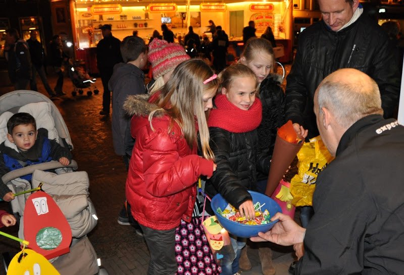 Muzikale St. Maartenoptocht in Bolsward - tvbolsward.nl/muzikale-st-ma…