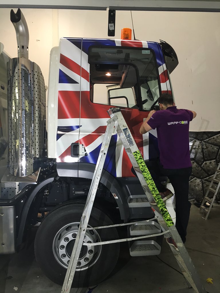 wrapcube's tweet photo. The @NJB_Recycling #truckwrap is starting to take shape @3MWrapsUK #wrapcube #vehiclegraphics https://t.co/gHBYxbFxRX