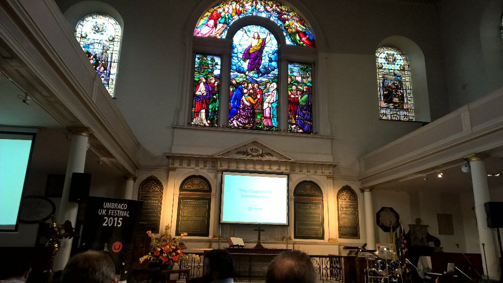 andy_rose's tweet photo. Time for some #umbraco evangelism at #umbUKFest https://t.co/dFLsbznBUw
