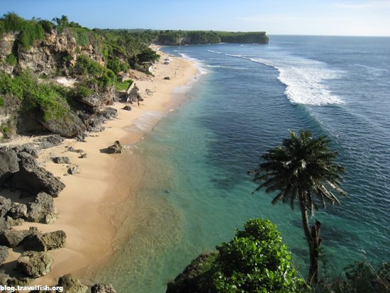 bookpanorama's tweet photo. Ke #Bali harus menjelajahi pantai - pantai di uluwatu, salah satunya pantai Balangan yg kece https://t.co/Ky8lXVDwbf https://t.co/IqhzV5KAbL