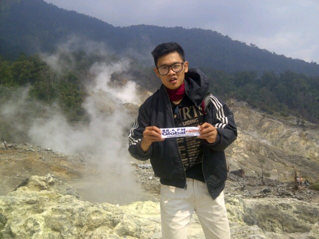 Andryanespe's tweet photo. @MNCNewsroom|Global Radio tetap mengudara di 1300mdpl, Kawah Ratu Gunung Salak #HUT26MNCGroup (Andryan-JKT) https://t.co/xx29Q7Qxmc