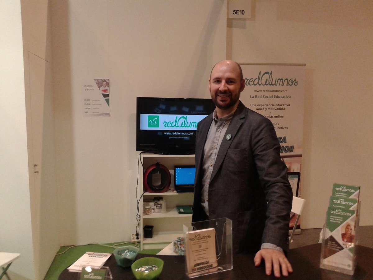 redAlumnos's tweet photo. No pierdas la oportunidad de conocer @redAlumnos en el #SIMOEducacion2015 https://t.co/IJKuOuqp19