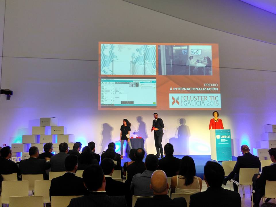 CidadedaCultura's tweet image. Entregando os premios #galiciaTIC no marco do #librecon2015, que está a ter lugar na @CidadedaCultura