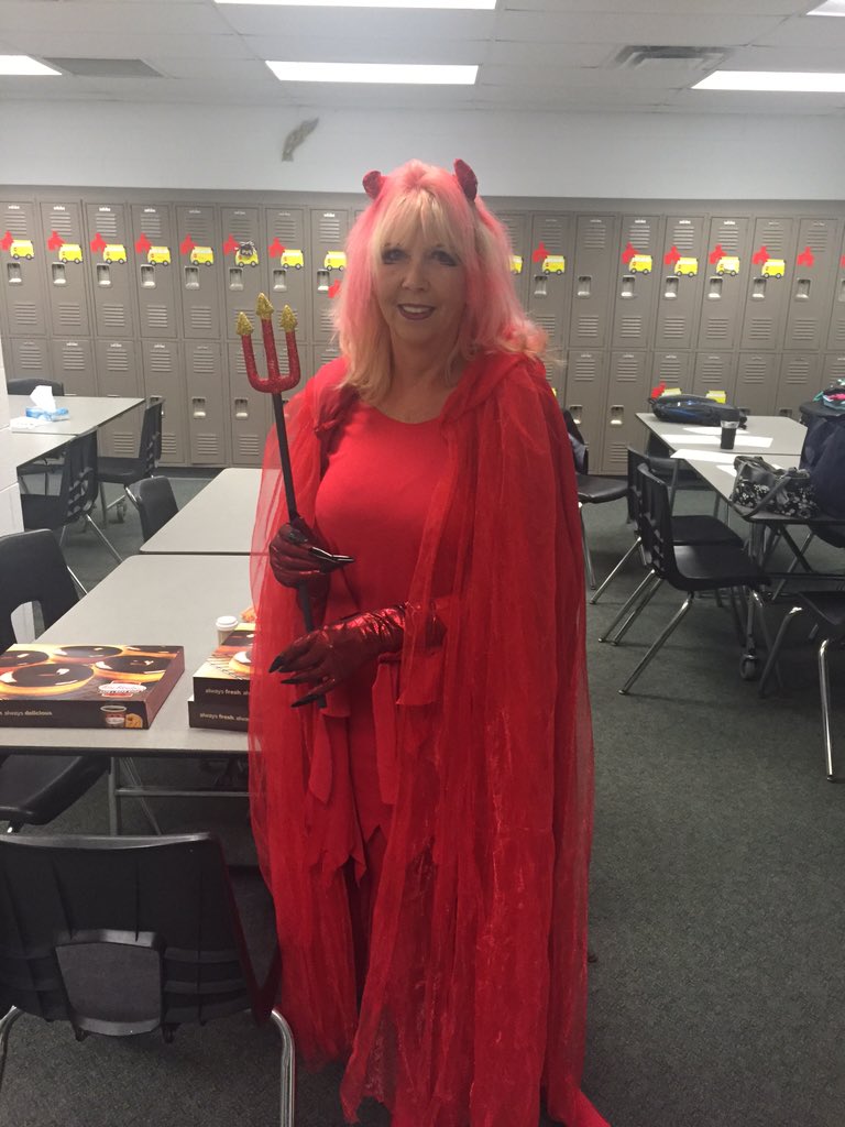 BusinessBarr's tweet image. Novi bus drivers and aides today. It's all about the kids.... @docsmatthews @NoviAcademics @cdiglio