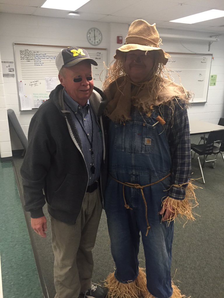 BusinessBarr's tweet image. Novi bus drivers and aides today. It's all about the kids.... @docsmatthews @NoviAcademics @cdiglio