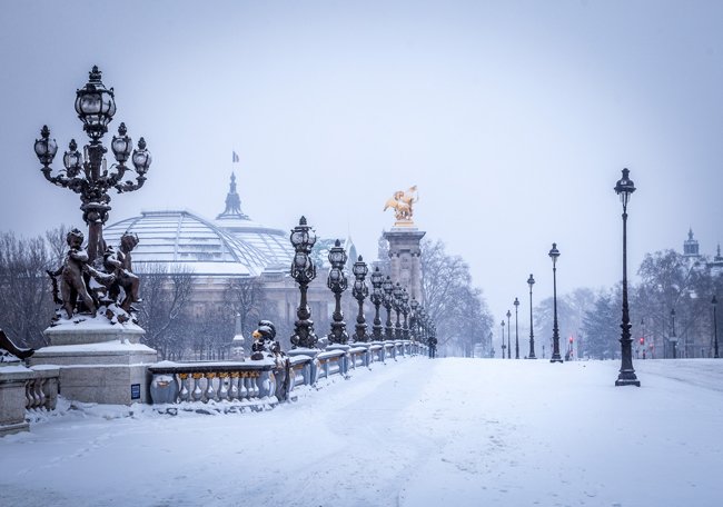 French0Fly's tweet photo. Winter is coming... Enjoy how beautiful Paris is under the snow ! #IESEGSMM https://t.co/dHPckcOVyS