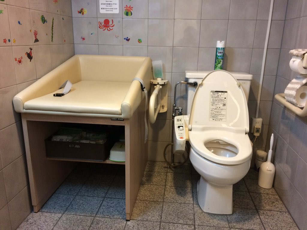 セレブリティなしんのすけ on Twitter "この車椅子用トイレの作りありえないでしょ！ ♯埼玉日産♯浦和