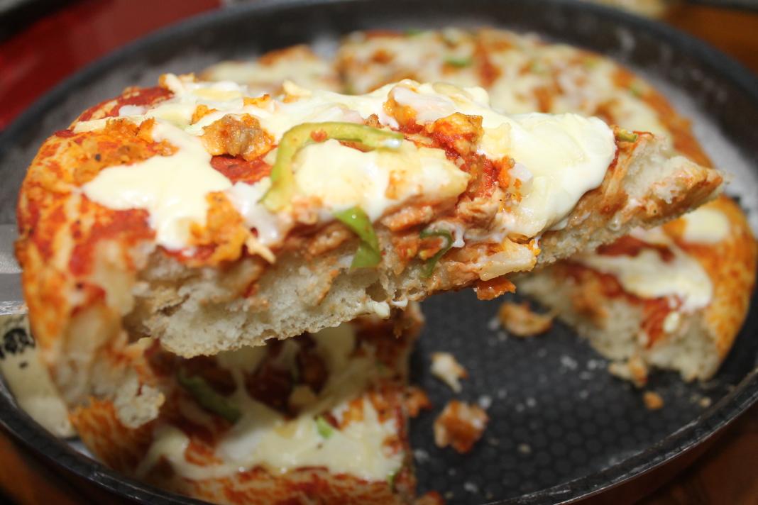 Do7aZahran's tweet photo. You can take a break 😉😉 with a piece of #pizza 🍕🍕🍕🍕
#Do7a 😚😘😙 https://t.co/JZmmfSiuJf