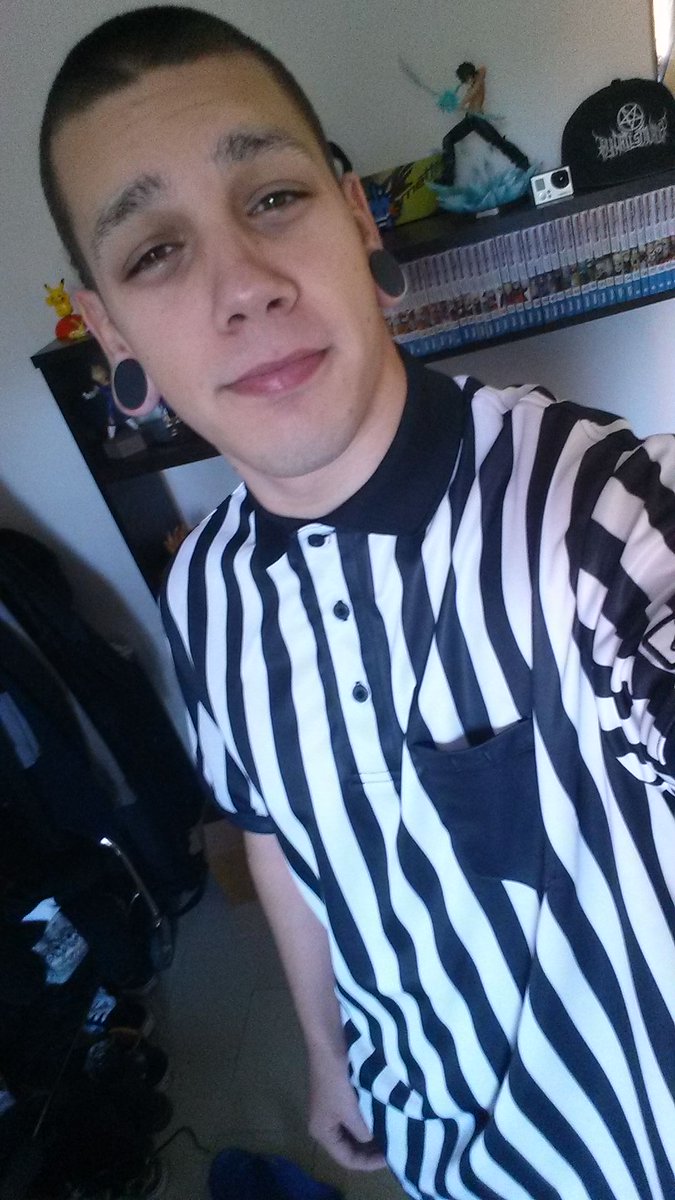 jokkij0kki's tweet photo. Ya tengo mi cosplay de Foot Locker preparado! Listo para el salón del manga! https://t.co/v9kDZMtt3n