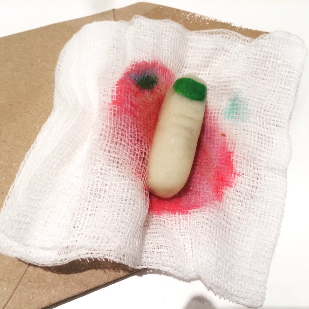 icecreamforcrow's tweet photo. Bunny's severed toe made out of marzipan and jam. #feedmefilms #thebiglebowski https://t.co/QwhAYqZ9rJ