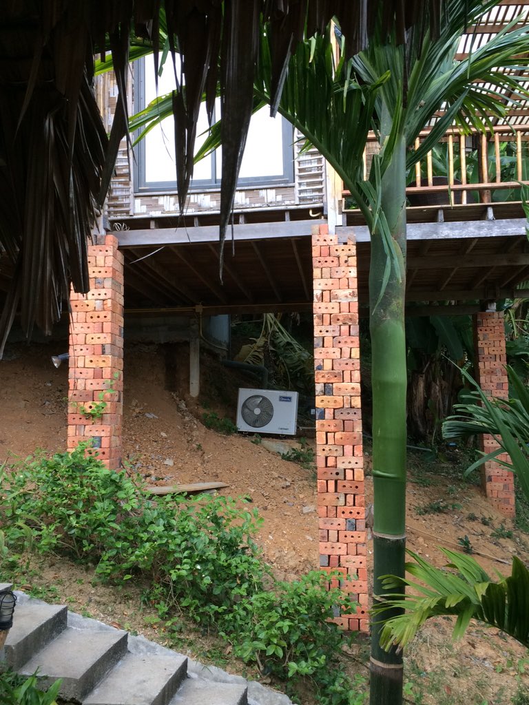 davidspall's tweet photo. @railaygreatview We are currently staying at your resort and are deeply annoyed that it is NOT at all as described. https://t.co/LSvPx4inS8
