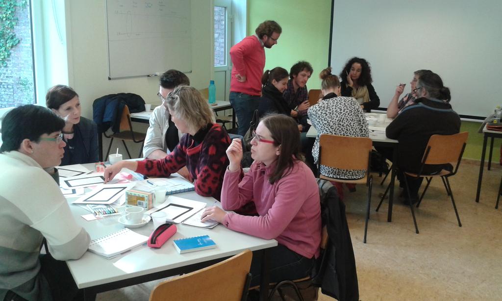 thewellvoice's tweet photo. L'atelier au Réseau Santé Namur se termine...Les cerveaux ont chauffé sur le design d'apps mobiles! #wellab https://t.co/FPNHkMMbQM