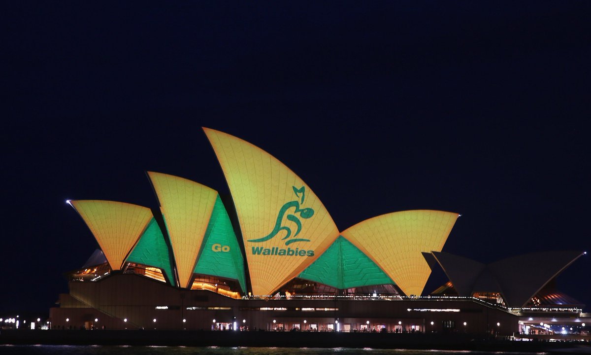 wallabies's tweet photo. It's not everyday this happens! #StrongerAsOne #RWCFinal #GetYourGoldOn https://t.co/V70jCmYIgL