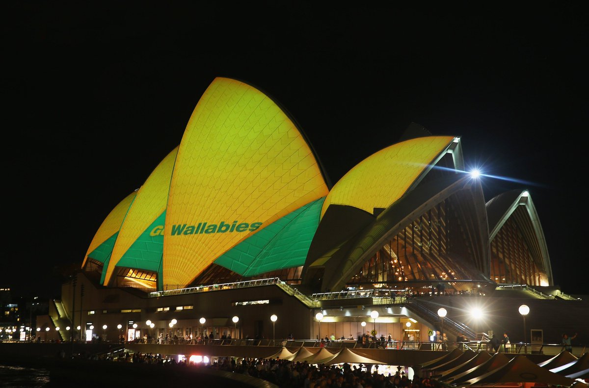 wallabies's tweet photo. It's not everyday this happens! #StrongerAsOne #RWCFinal #GetYourGoldOn https://t.co/V70jCmYIgL