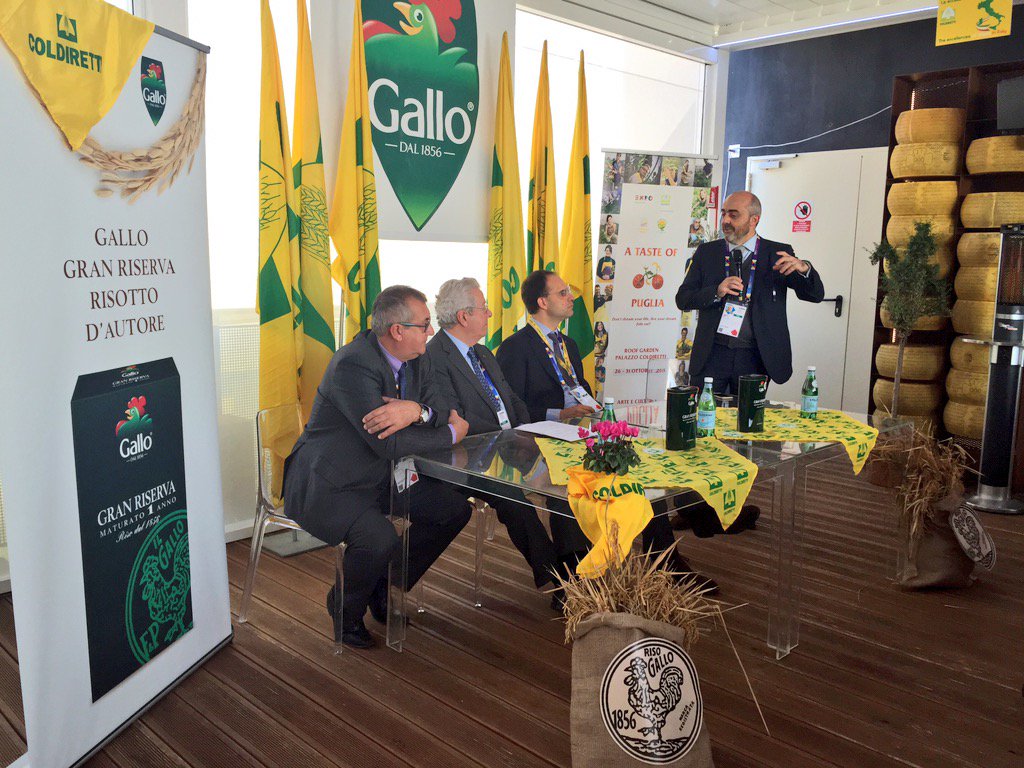 coldiretti's tweet photo. #Expo2015, al #PadColdiretti l'accordo di filiera dei risi della tradizione italiana tra #Coldiretti e @RisoGalloIT https://t.co/IM1IWRuG4E