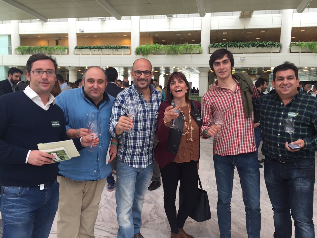 Con buenos amigos y profesionales en el salón de los mejores vinos de Peñiñ