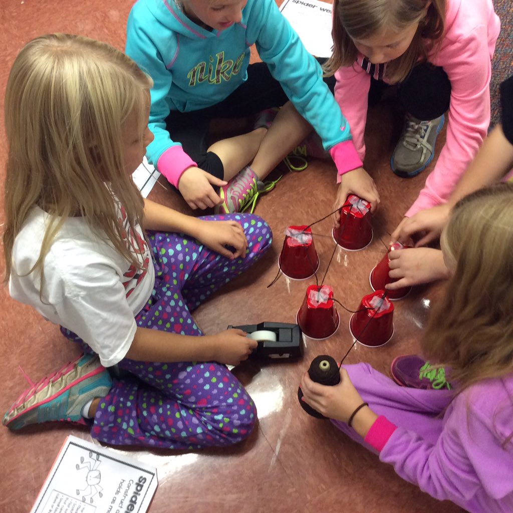 MrsKadrlik's tweet image. Setting up Strong Spider Bridges #cfelem #CFGrade3 #spookySTEM