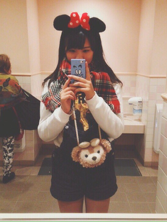 UmScAg's tweet photo. ディズニーランドに行った時のコーディネート👗👑
カチューシャとシェリーメイ身につけて気分がルンルンでした💖
 
#ディズニーランド
#おしゃれさんと繋がりたい
#少しでもいいなって思った人はRT
#フォローしてくれる人大歓迎です https://t.co/d2fmfjYCHr