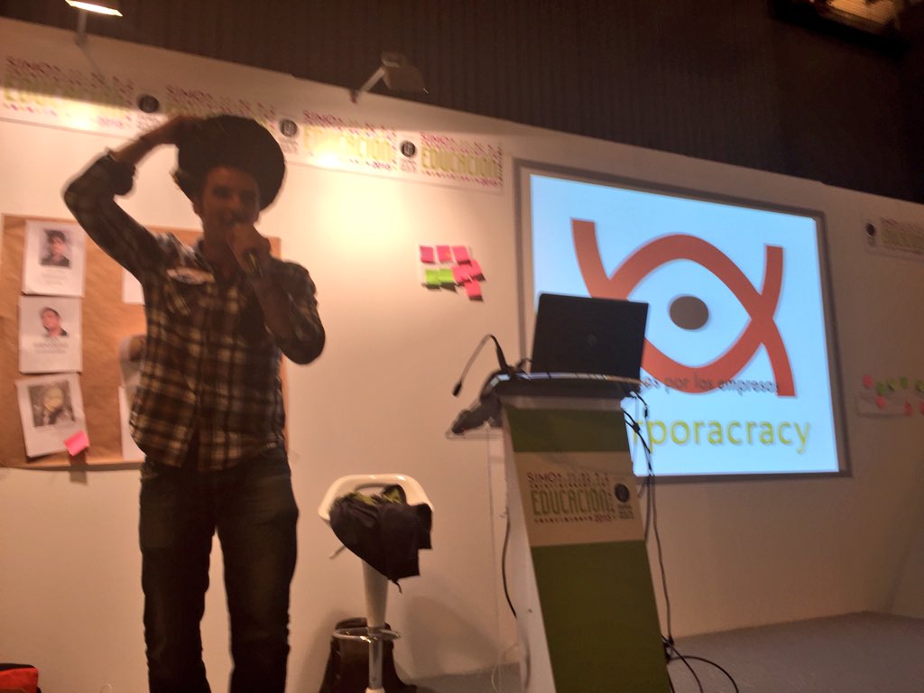 balbinof's tweet photo. @jlred1978 con acento nazarí en #SIMOEducacion2015 #GAMISIMO #MuyFan https://t.co/WDHo3Nofcw