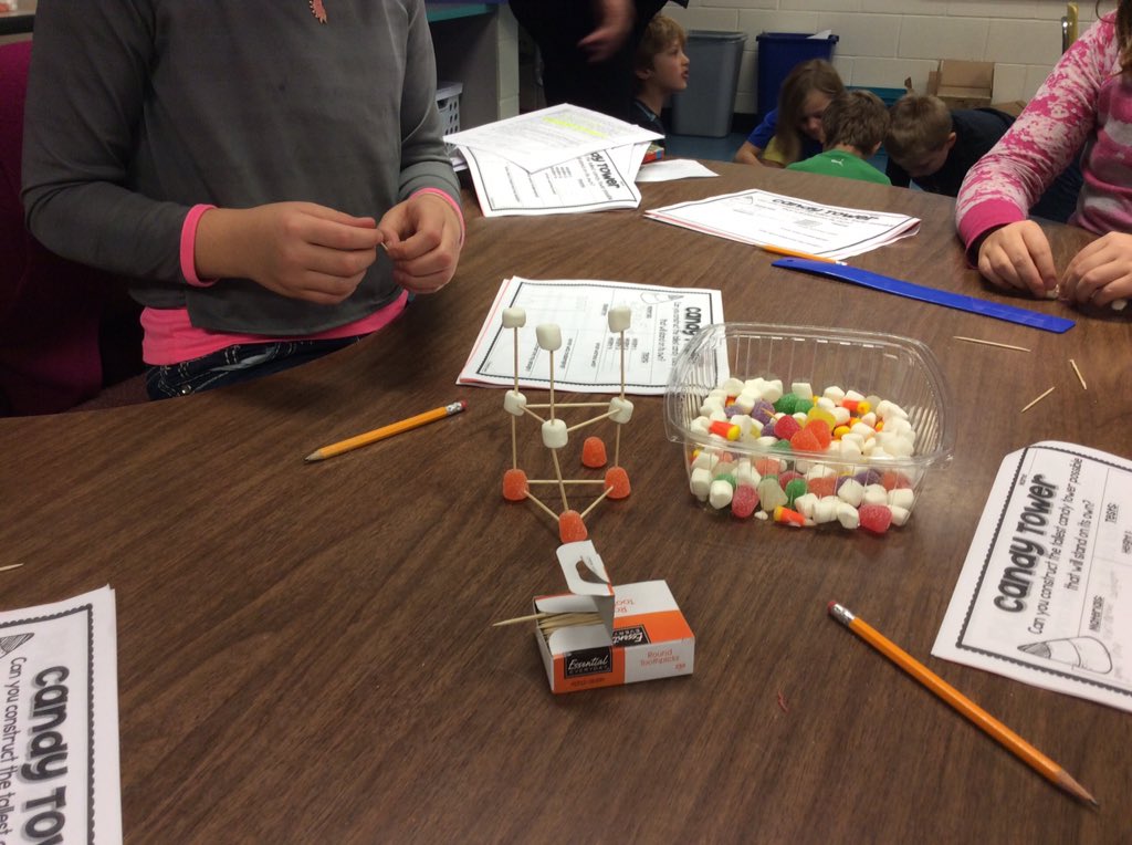 MrsKadrlik's tweet image. Constructing Candy Towers #cfelem #CFGrade3 #spookySTEM