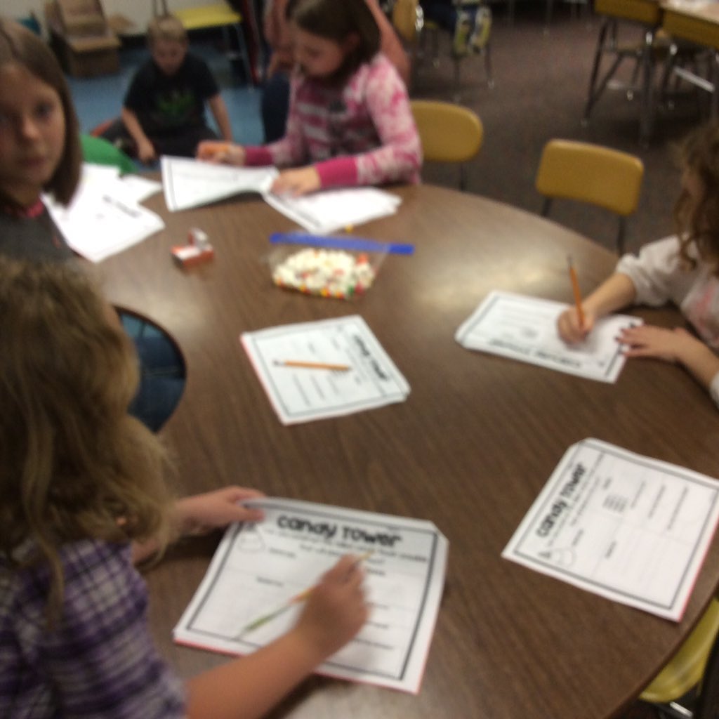 MrsKadrlik's tweet image. Constructing Candy Towers #cfelem #CFGrade3 #spookySTEM