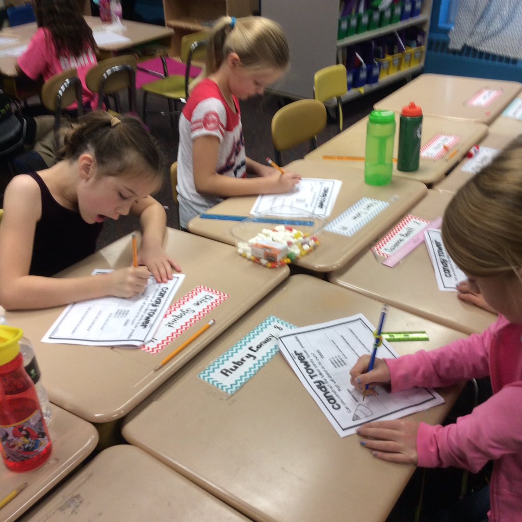 MrsKadrlik's tweet image. Constructing Candy Towers #cfelem #CFGrade3 #spookySTEM