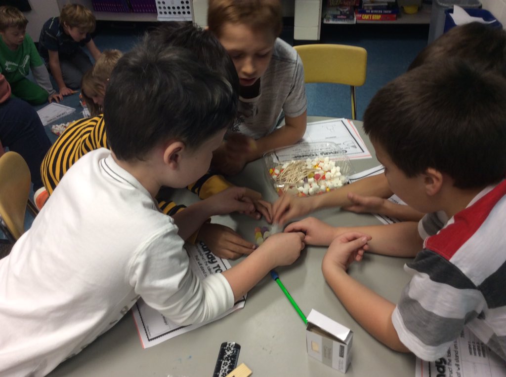 MrsKadrlik's tweet image. Constructing Candy Towers #cfelem #CFGrade3 #spookySTEM