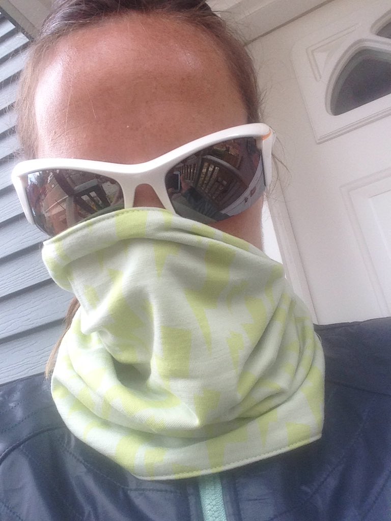 ArolineH's tweet photo. The only good thing about locking myself out of my house...@oiselle shipment arrived to keep me warm! #taperbrain https://t.co/J5xbAxLJbk
