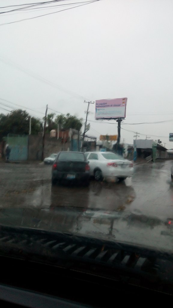 prolcij's tweet photo. Calle.imprenta y gobernador curiel, choque en carriles centrales de macro, @Trafico_ZMG  @PoliVialJal https://t.co/T1KWeNiMz6