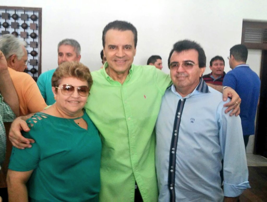 VereadoraIzabel's tweet image. Ao lado do Ministro @HenriqueEAlves e do Vereador Claudionor, participo de convenção do diretório Estadual do PMDB.