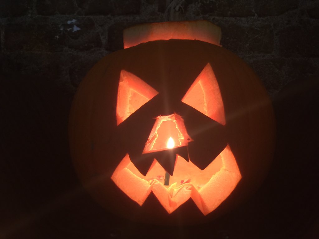 WaveRecSolution's tweet photo. 9 Wave pumpkin faces retweet your fave &win scary prize #3Dave's Death https://t.co/FYNO3UppZW #CreativeBetter https://t.co/kJkjrd2bAA