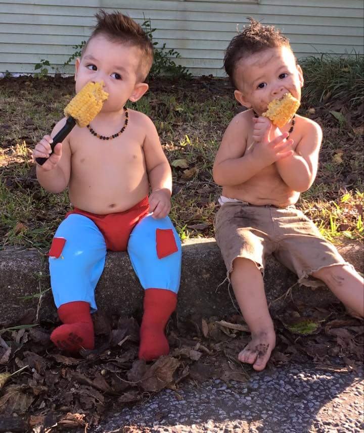 SallyValverde's tweet photo. It doesn't get any cuter than this!
#nacholibre #eskeleto #jackblack42
#DiegoandLeo https://t.co/ZrhK1u2jDg