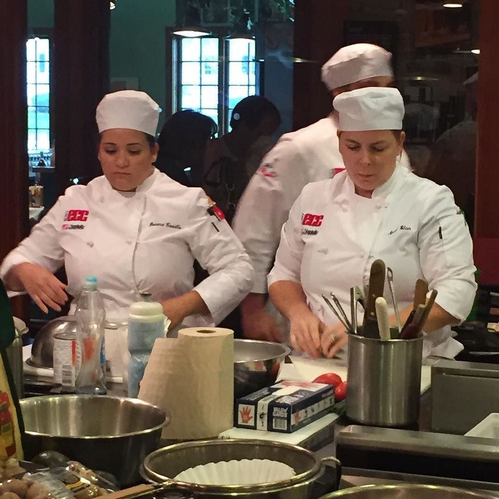 HealthyDelish's tweet photo. Let the slider competition begin! I can't wait to taste them. #nyvealtour2015 https://t.co/qXpJWhLU5g