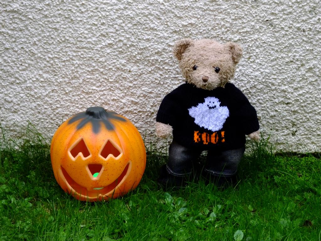 Lu tweets Lu’s Fashion Friday this week I've been inspired by Halloween