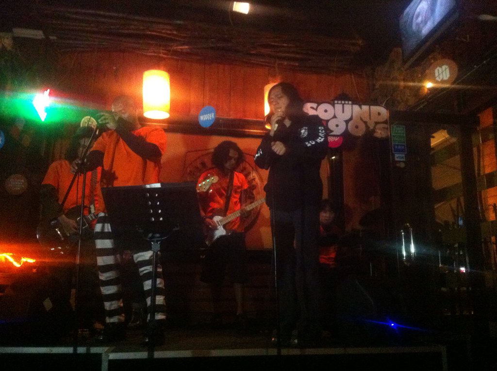 dabenc's tweet photo. Spaceboy feats otong KOIL plays @SmashingPumpkin cover #soundof90s @soundsof90 @midiahn @InfoBdgEvent @infobandung https://t.co/m62fYw0AZD