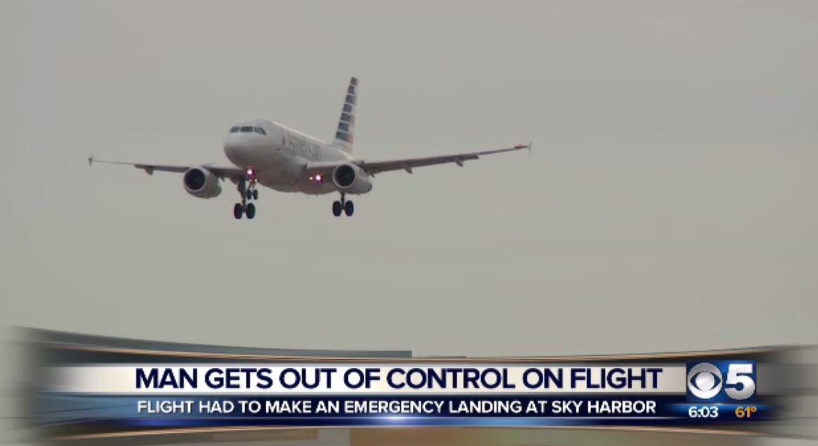 WakeupCBS5's tweet photo. Airplane passengers take over after man gets out of control. @CarlosCBS5 reports->https://t.co/sbW9ZhxkPc #WakeUPAZ https://t.co/Hs2oN6ocQC