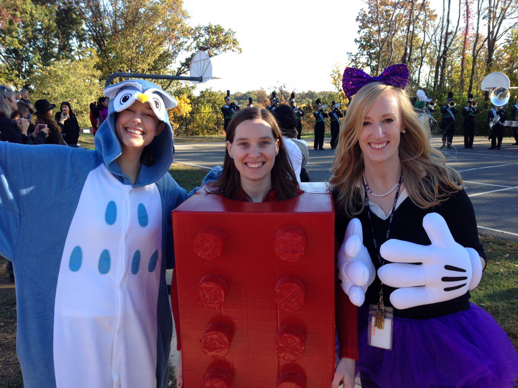 Teachers getting in the Halloween spirit for the parade #CIS_APS #vivacisart