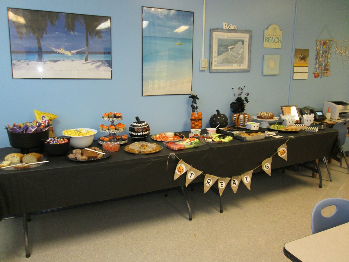dbelle57's tweet photo. #ymstags "Boo"licious treats from our awesome PTSA! #ycsd16 https://t.co/Pc2bc3ZQQq