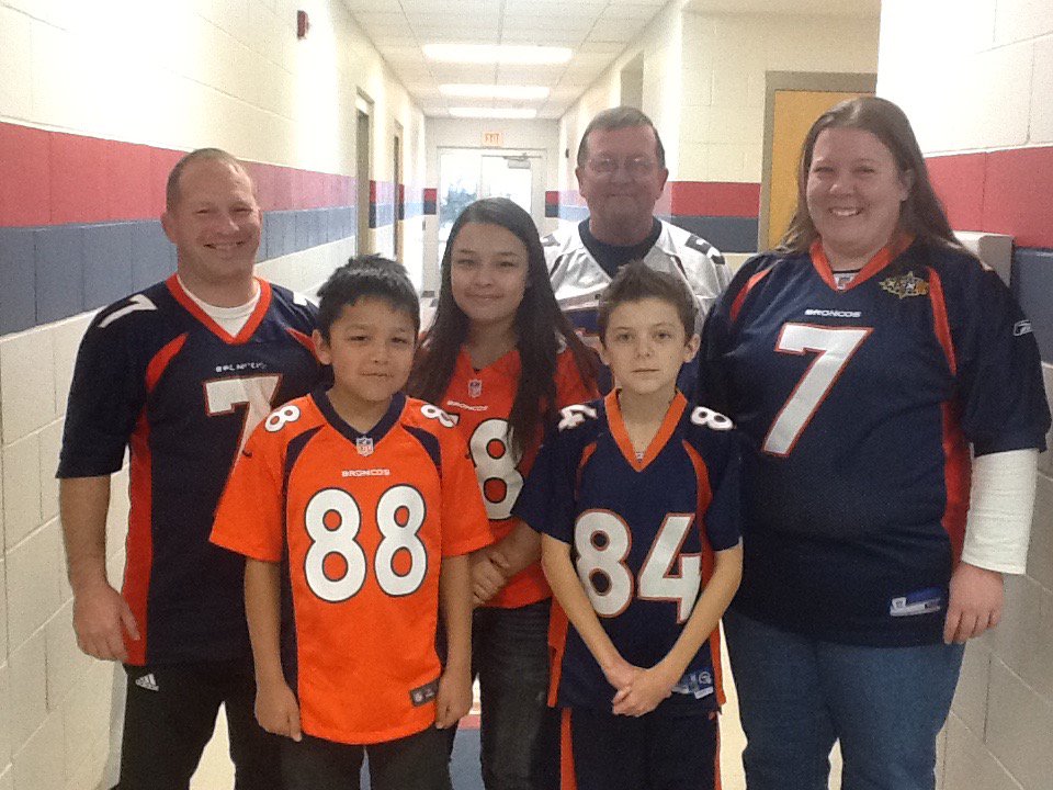 MrazBarry's tweet photo. The coolest people in school #cozadmakers https://t.co/EiX7bgWiWk