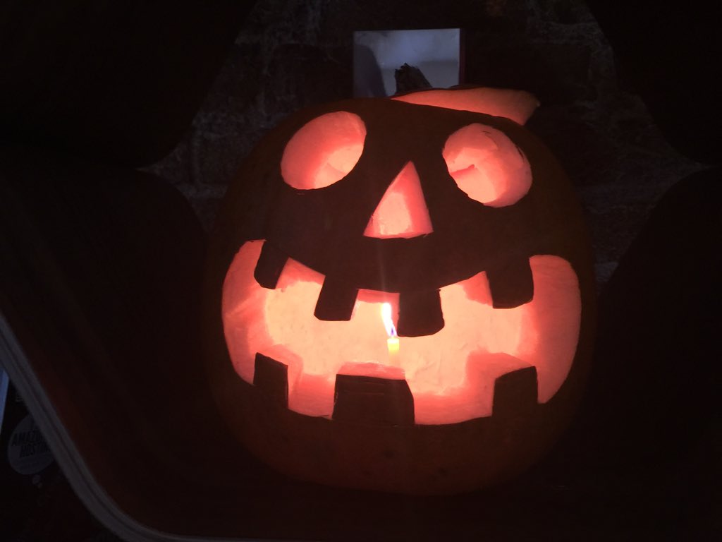 WaveRecSolution's tweet photo. 9 Wave pumpkin faces retweet your fave &win scary prize #6 Portugese poison https://t.co/FYNO3UppZW #CreativeBetter https://t.co/MZUEqBRj5U