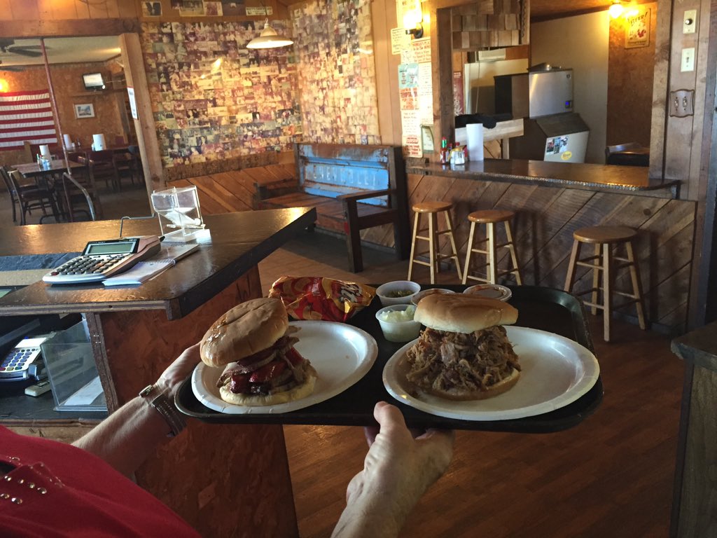 HickrHouse's tweet photo. Combo sandwiches and pulled pork are some kind of good at the HH https://t.co/REnFOdWHJI