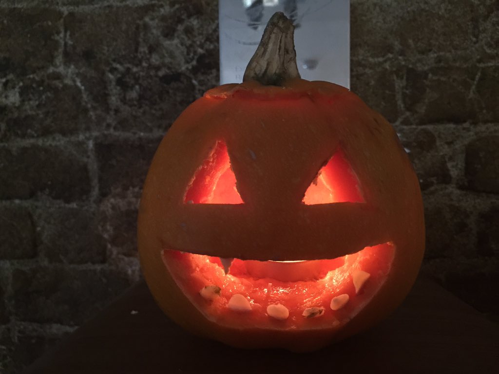 WaveRecSolution's tweet photo. 9 Wave pumpkin faces retweet your fave &win scary prize #8 Alicia's Creep https://t.co/FYNO3UppZW #CreativeBetter https://t.co/gO2IHJgcmo