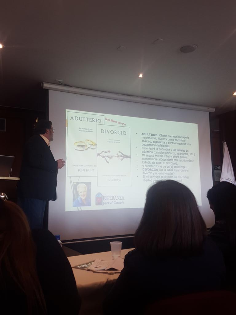 Julianaloaiza's tweet photo. Que buena noticia @AGuevara514 en #ClCEditorial bienvenido @CLC_Colombia #SoyParteDeLaEstrategia #Novedades https://t.co/00ejTtIeeR