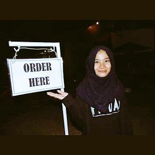 steffanystupuy's tweet photo. Wkwk mimin nya mufeng nih gaboleh lah kita kan samasama karyawan @KanvasCloth  @KanvasShop_ @KanvasMusicID spg nya😄😜 https://t.co/yKJvx3OpEx