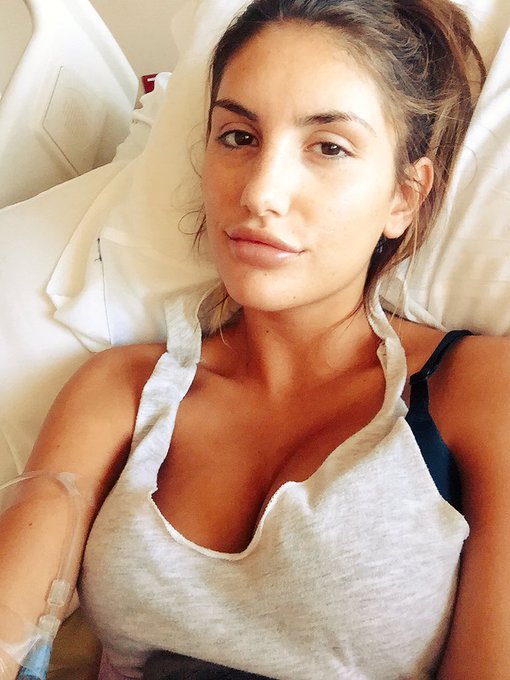Ok hospital selfie take 2;p #kidneyinfection #oulala https://t.co/FJcTdbaeKO