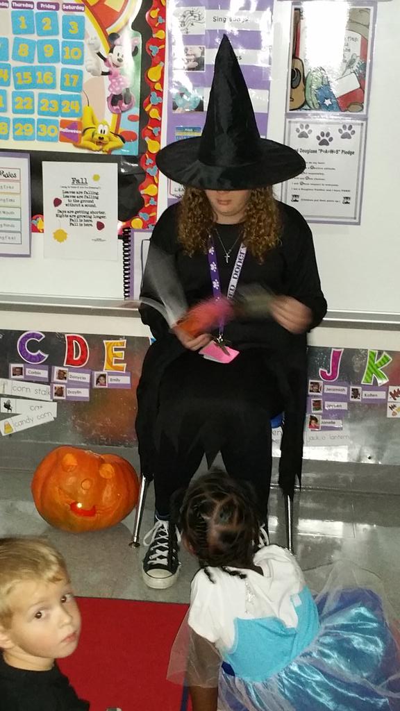 Room7FDECC's tweet photo. Halloween fun at school today! https://t.co/qhq4XRTflL